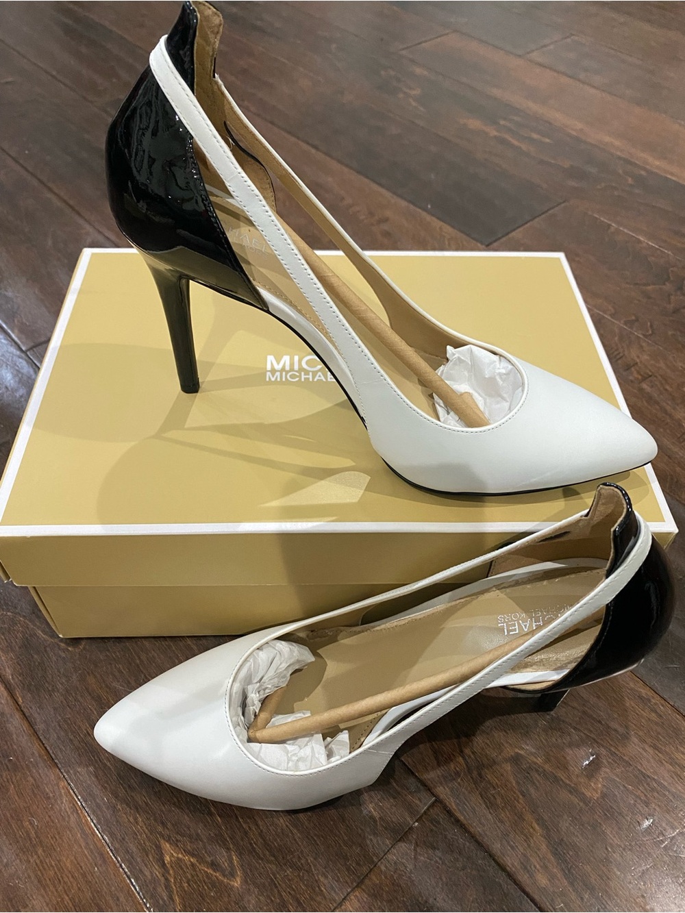 Michael Kors Cersei Leather Cutout Pumps Size 9M Optic White Black NWB
